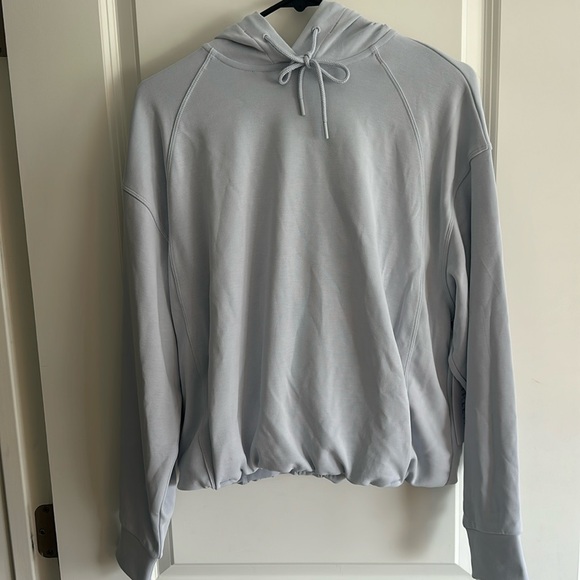 Athleta Sweaters - NWT Athleta Bubble Hem Hoodie size Small